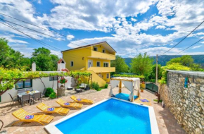Holiday home in Drivenik 39098